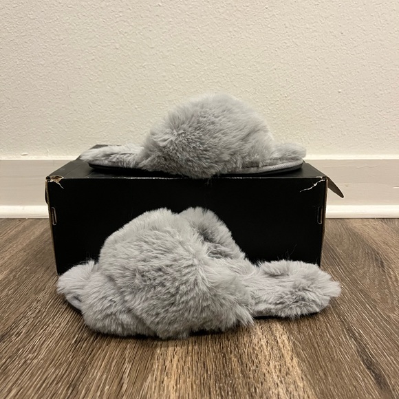 Women’s Grey Soft Fluffy Sandal Slippers - Picture 2 of 6